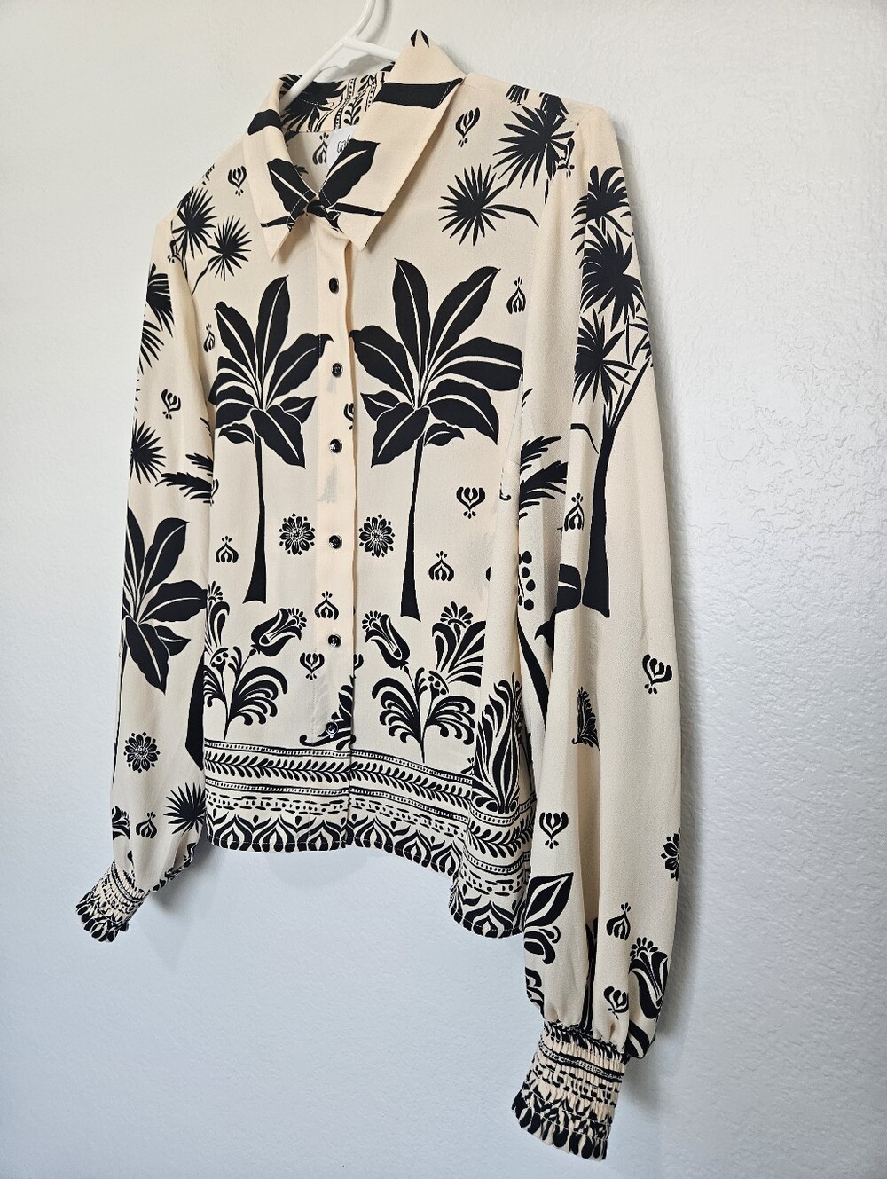 NWOT Cabi | Marrakesh Button Down Top In Black Cream Tropical Palms Women Small - Picture 3 of 6